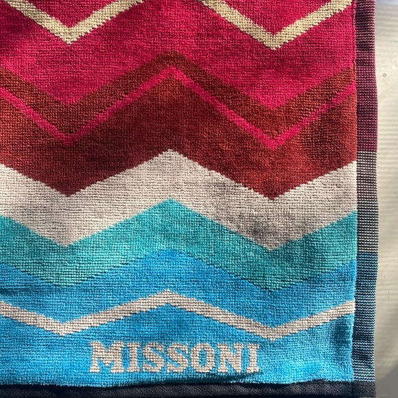 Missoni Hugo Towel NWT - Picture 4 of 10